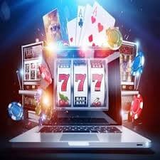 Người chơi xem phân tích bóng đá và esports trên nền tảng 719